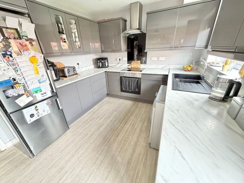 Standingwood Road Rossmore